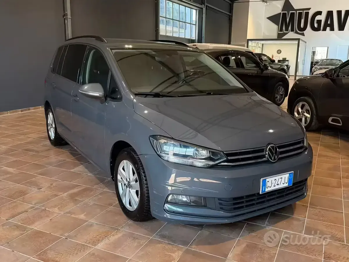 Usata VW Touran 150 CV (110 kW) 2022 Grigio Monovolume