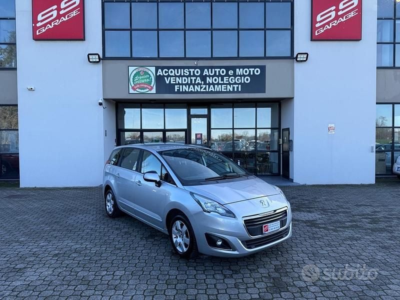 Usata Peugeot 5008 Active 114 CV (83 kW) 2015 Grigio Monovolume