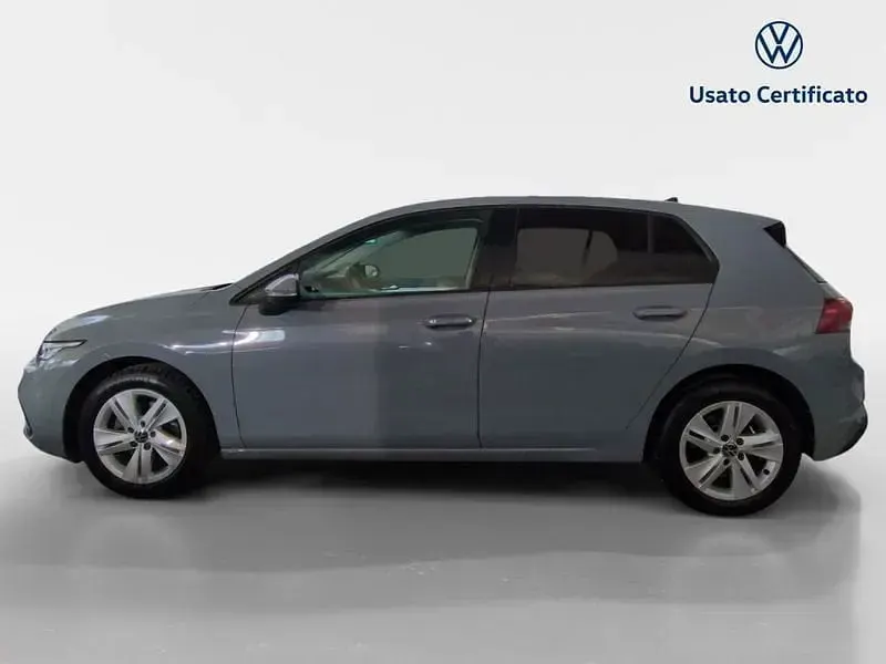 Usata VW Golf VIII Life 116 CV (85 kW) 2022 Utilitaria