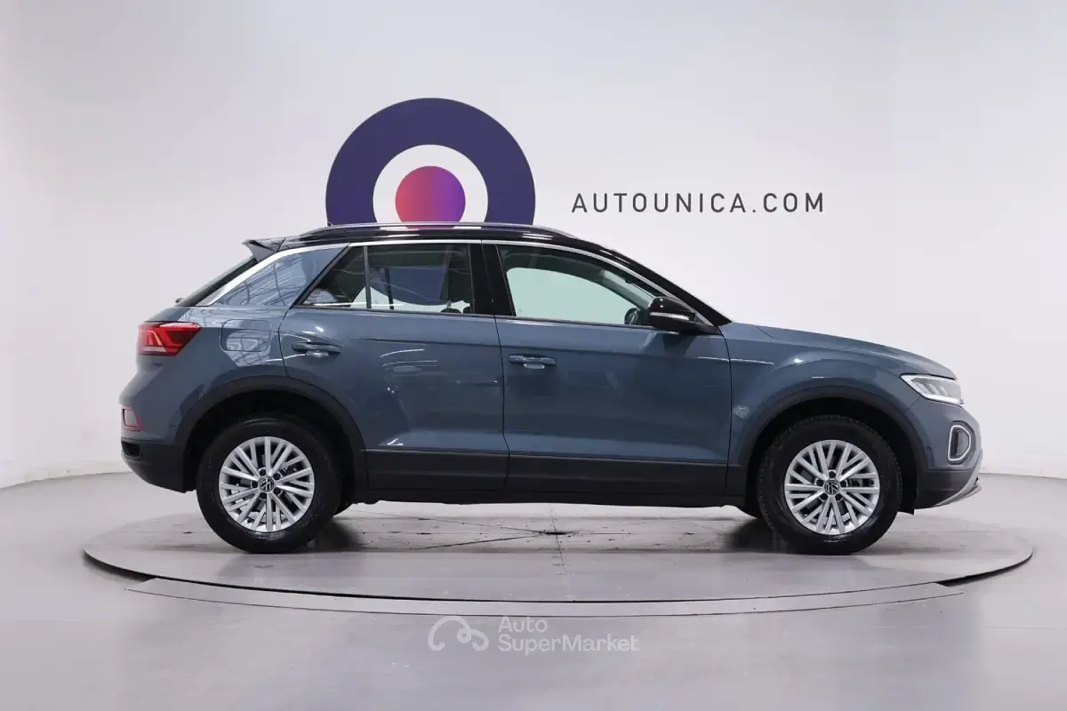 Usata VW T-Roc Life 150 CV (110 kW) 2023 Blu SUV