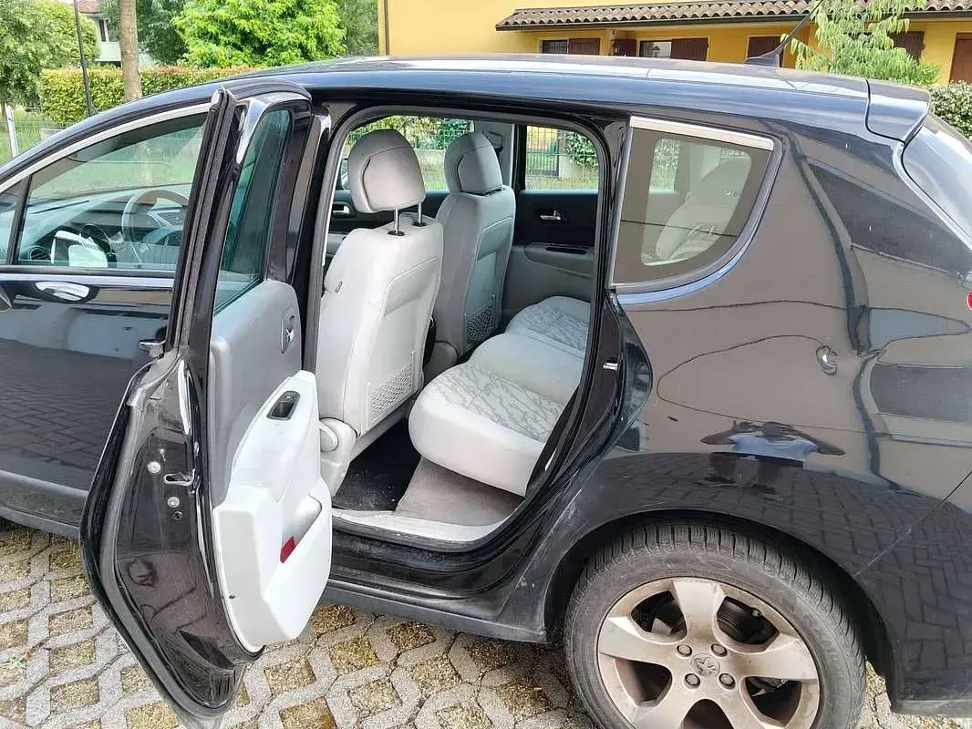 Usata Peugeot 3008 Premium 120 CV (88 kW) 2010 Nero Station wagon