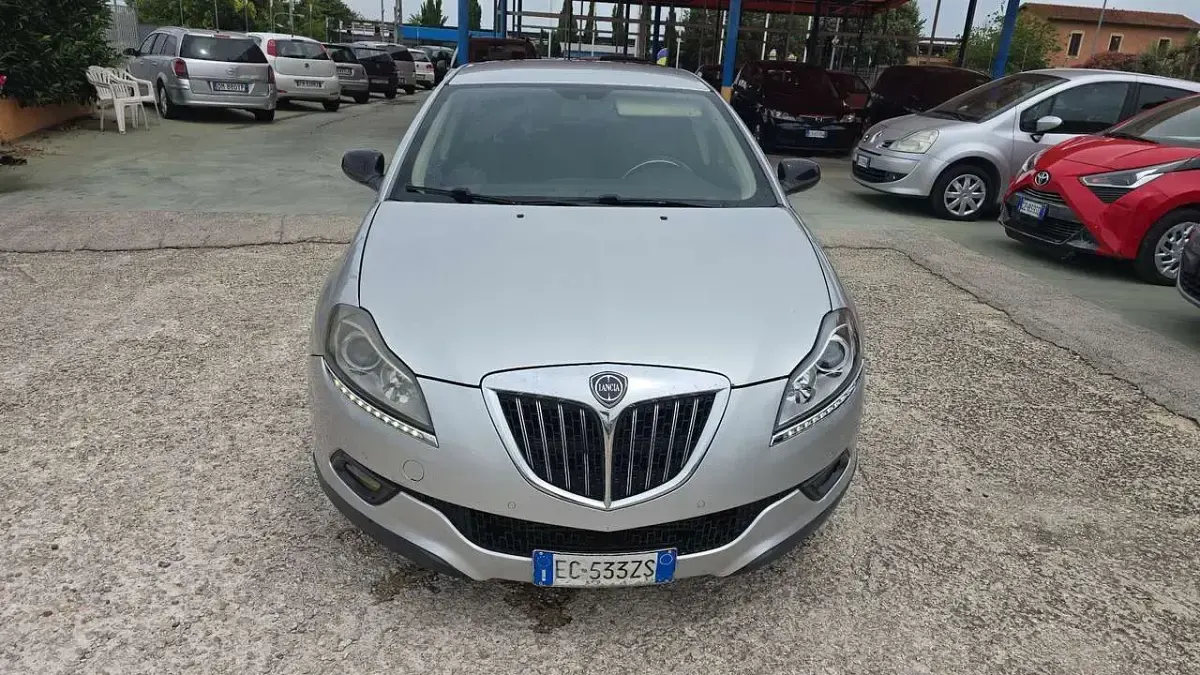 Usata Lancia Delta 165 CV (121 kW) 2010 Argento Utilitaria