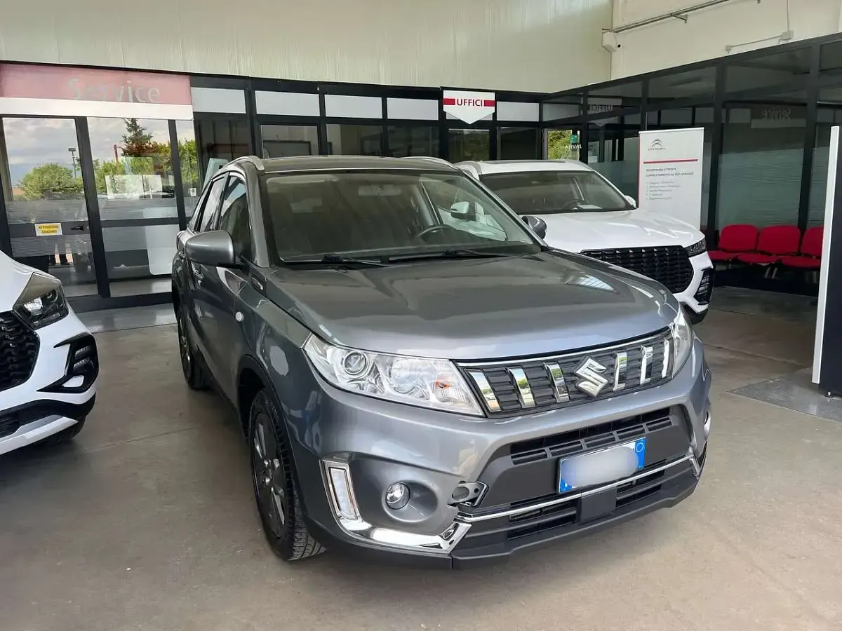 Usata Suzuki Vitara 111 CV (81 kW) 2019 Grigio SUV