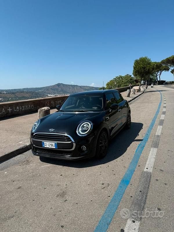 Begagnad Mini ONE 2021 Svart Halvkombi