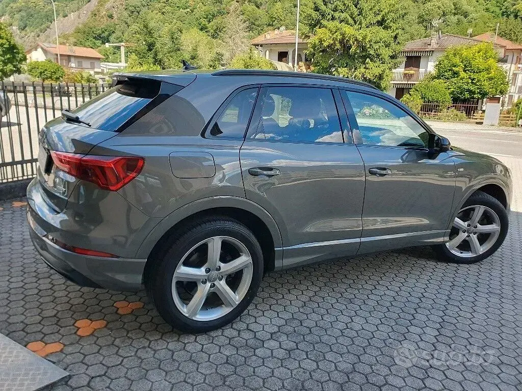 Usata Audi Q3 Black Edition 200 CV (147 kW) 2023 Grigio SUV