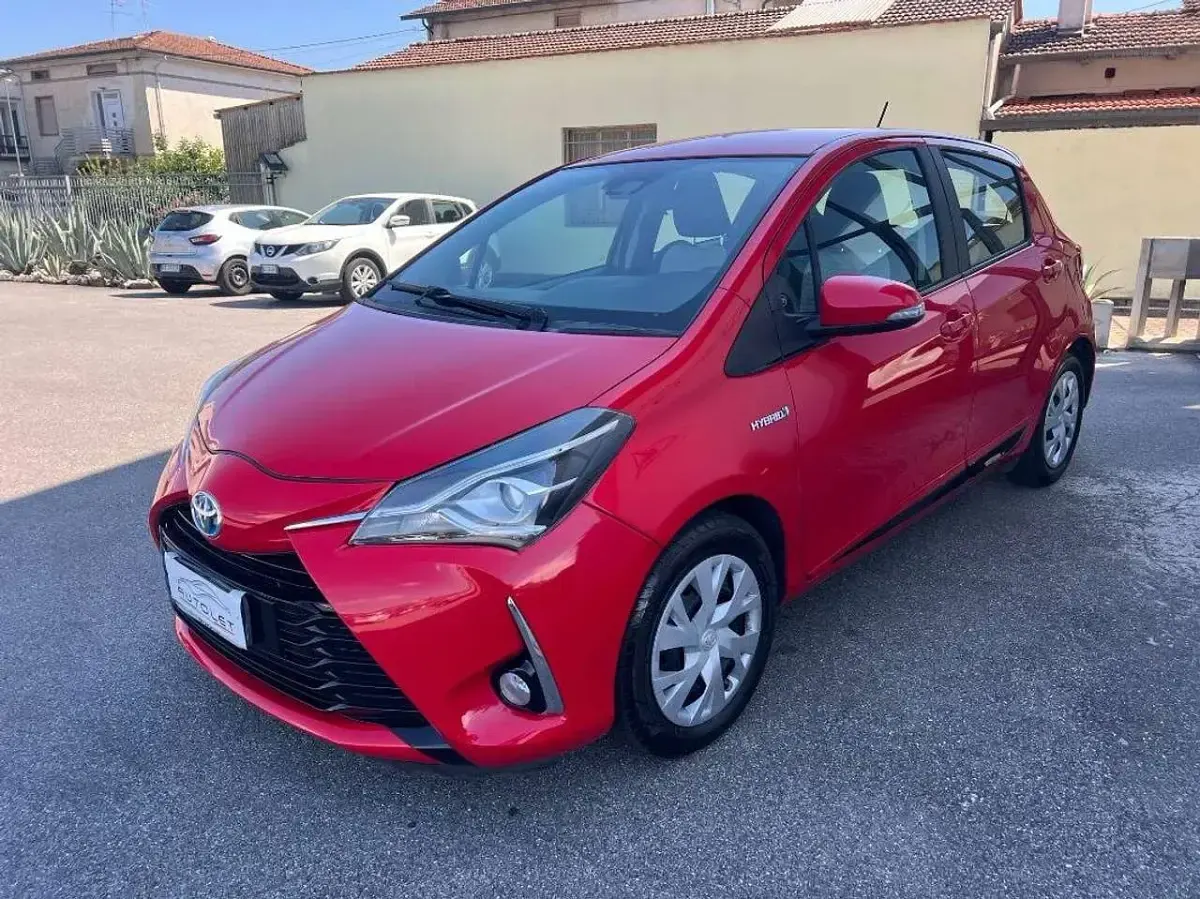 Usata Toyota Yaris Hybrid Active 73 CV (53 kW) 2018 Rosso Berlina