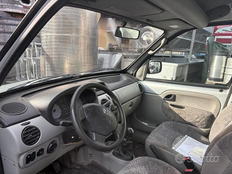 Usado Renault Kangoo 84 CV (61 kW) 2003 Gris Monovolumen