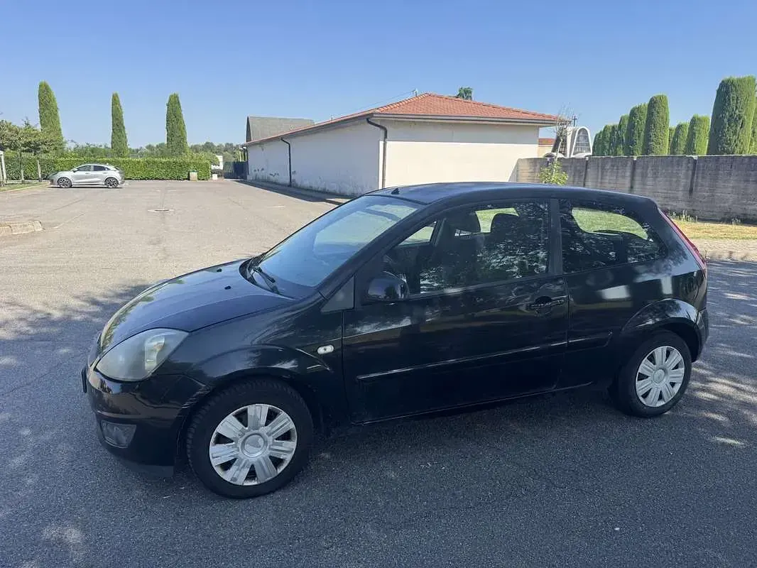 Usata Ford Fiesta Ghia 68 CV (50 kW) 2007 Utilitaria