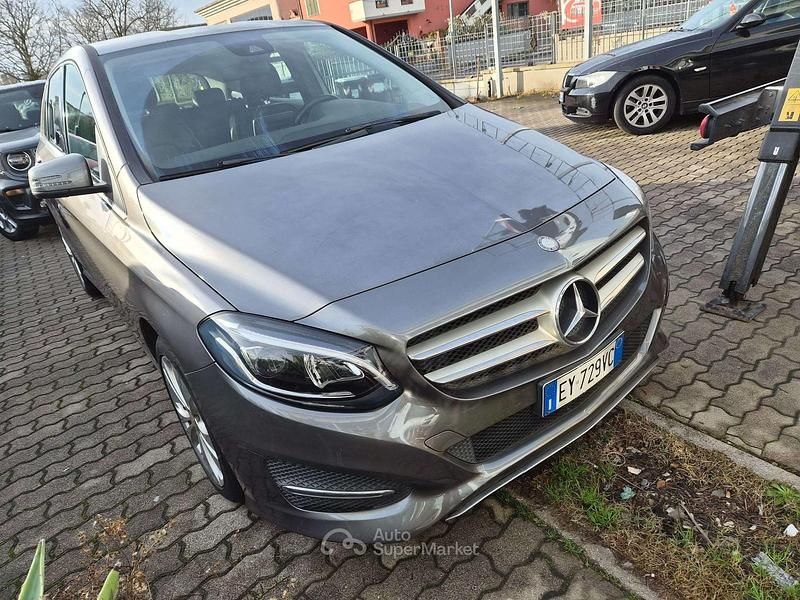 Usata Mercedes B180 Executive 109 CV (80 kW) 2015 Grigio Utilitaria