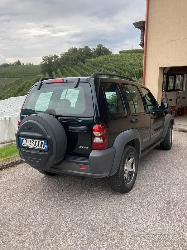 Usata Jeep Cherokee 163 CV (119 kW) 2006 Nero SUV
