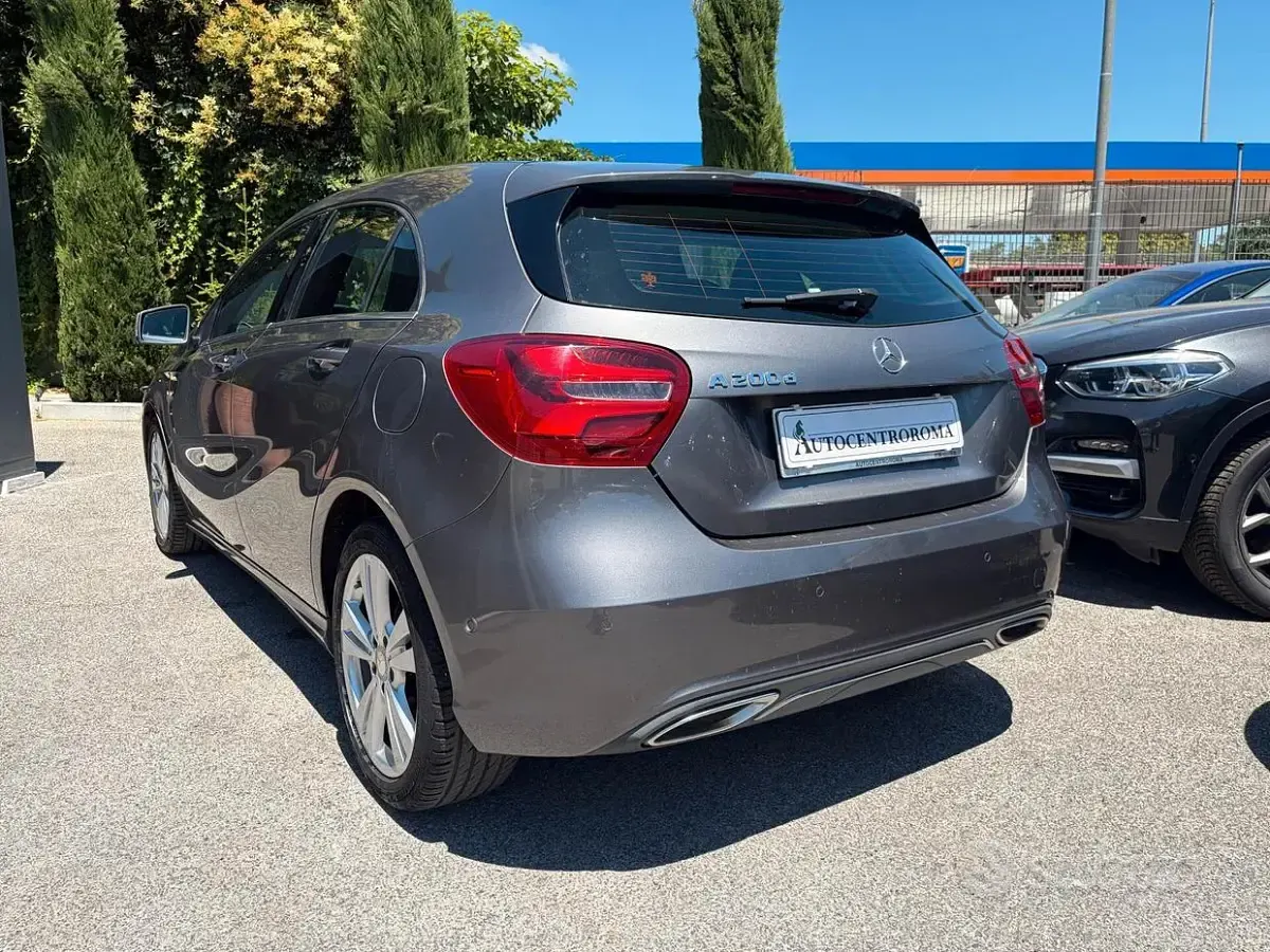 Usata Mercedes A200 136 CV (100 kW) 2017 Grigio Utilitaria