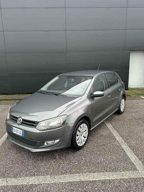Usata 2012 VW Polo Comfortline Tre volumi | 4500 € (Ottimo prezzo) - Immagine 1/4