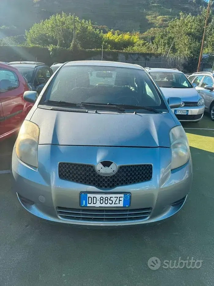 Usata Toyota Yaris 84 CV (61 kW) 2006 Grigio Berlina