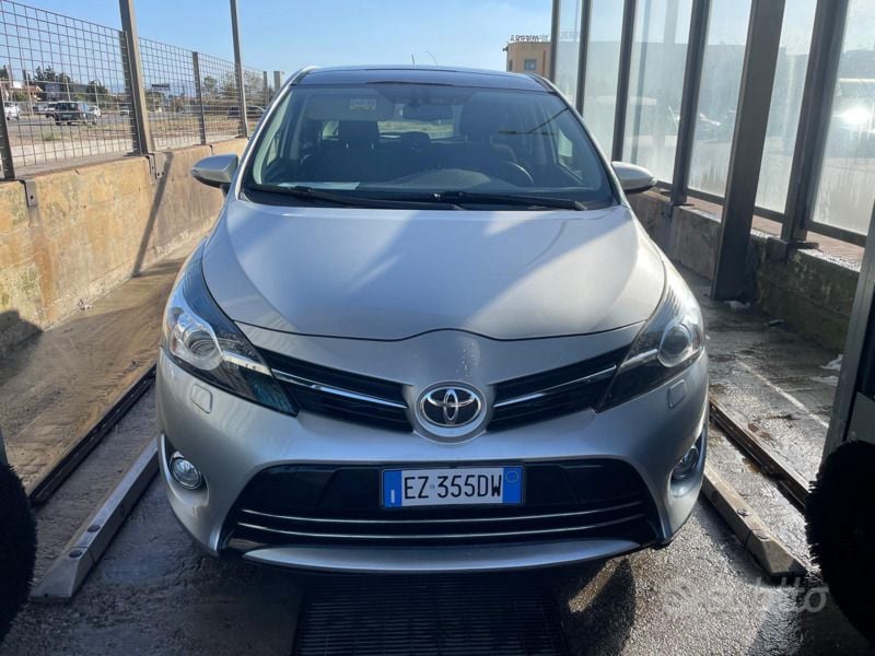 Usata 2015 Toyota Verso Monovolume | 10.500 € (Buon prezzo) - Immagine 1/4