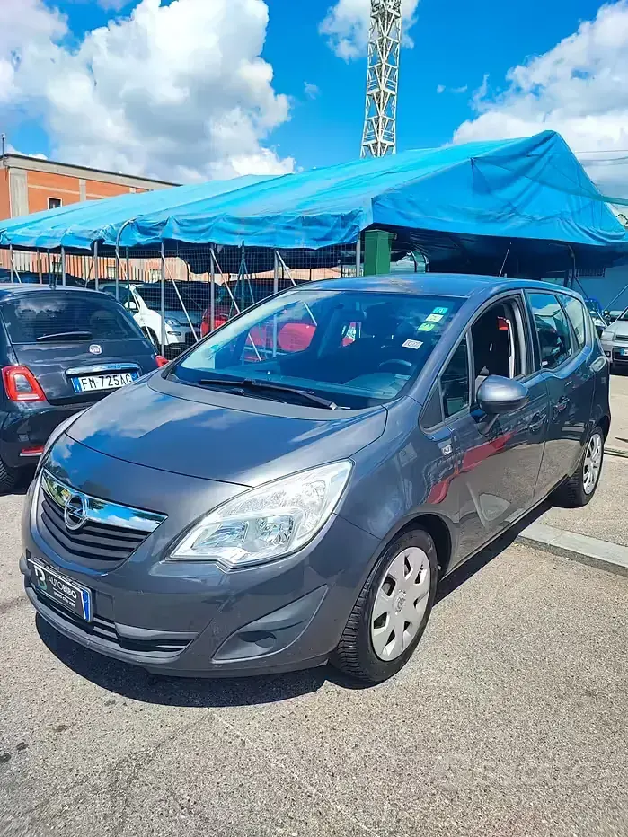 Usata Opel Meriva Cosmo 120 CV (88 kW) 2012 Gray Monovolume