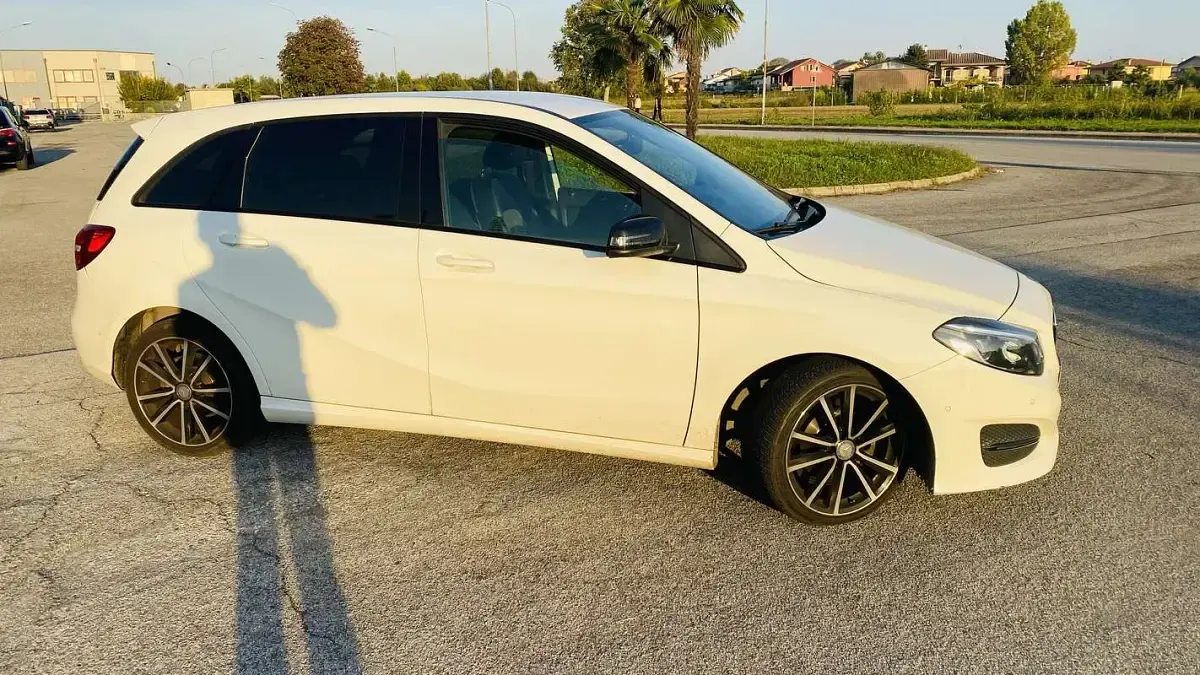 Usata Mercedes B180 109 CV (80 kW) 2017 Utilitaria