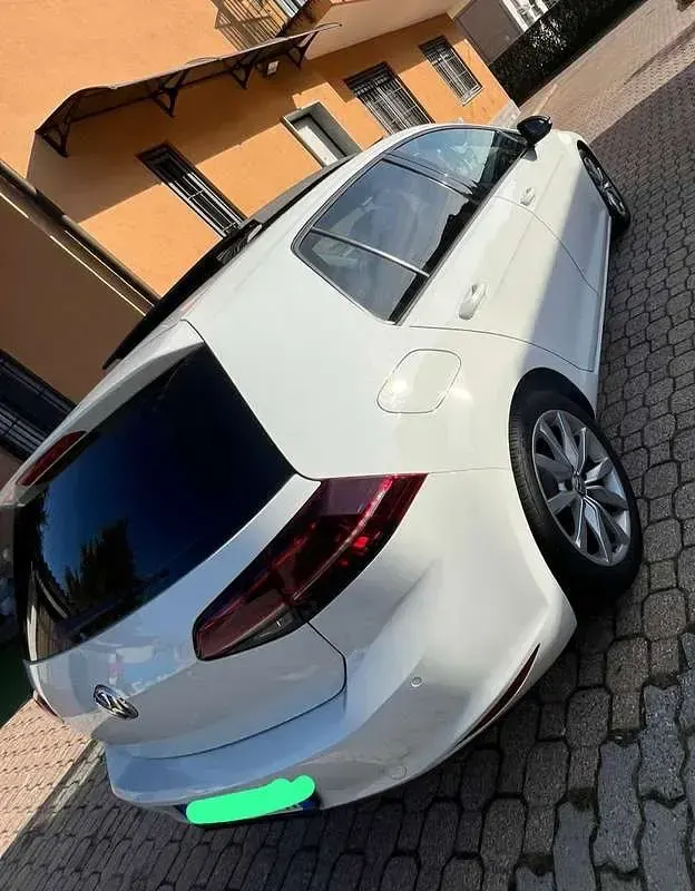 Second-hand VW Golf VII Highline 125 CP (91 kW) 2015 Alb Berlinǎ