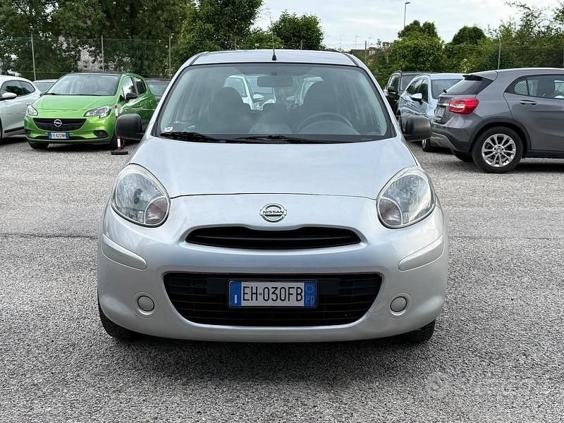 Usata Nissan Micra Tekna 80 CV (58 kW) 2011 Grigio Berlina