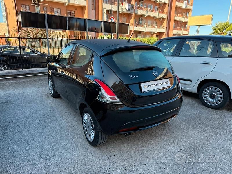 Usata Lancia Ypsilon Gold 69 CV (50 kW) 2018 Nero Utilitaria