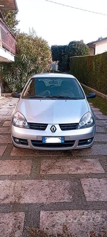 Grigio Usata 2008 Renault Clio II Utilitaria | 3500 € (Buon prezzo) - Immagine 1/4