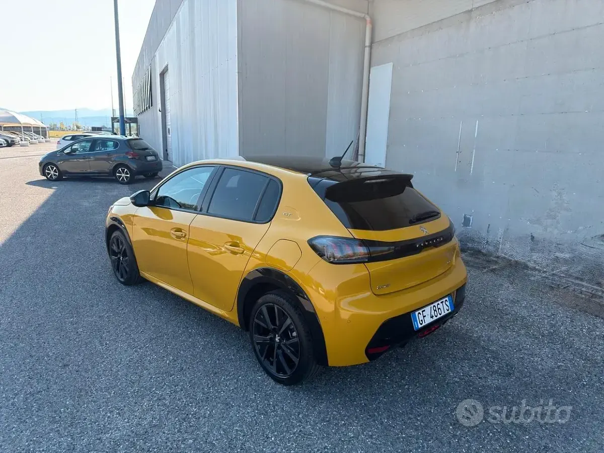 Usata Peugeot 208 GT 101 CV (74 kW) 2021 Giallo Utilitaria