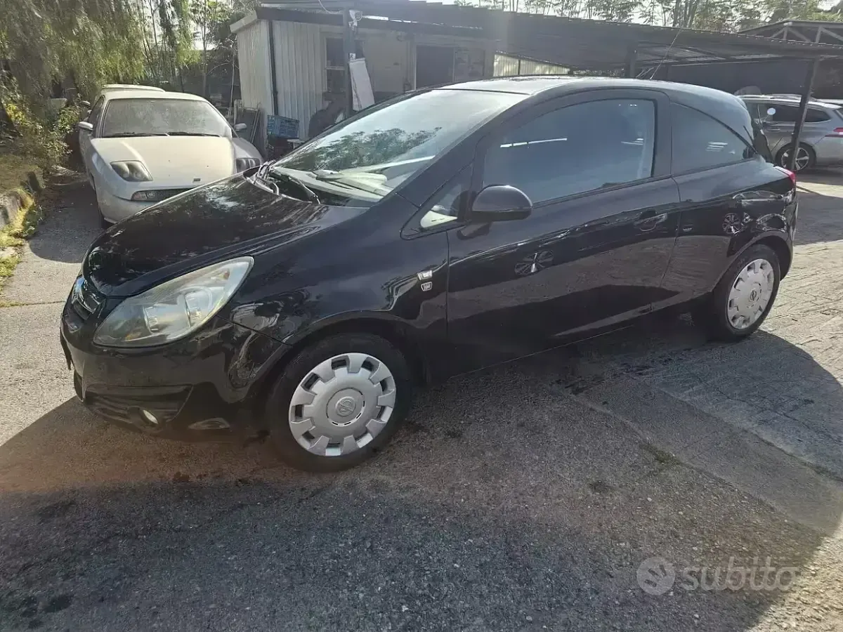 Usata Opel Corsa Club 65 CV (47 kW) 2012 Nero Utilitaria