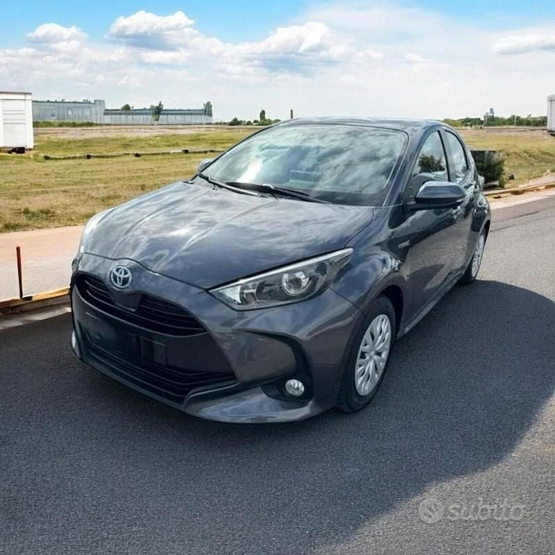 Grigio Usata 2022 Toyota Yaris Due volumi | 11.490 € (Super prezzo) - Immagine 1/4