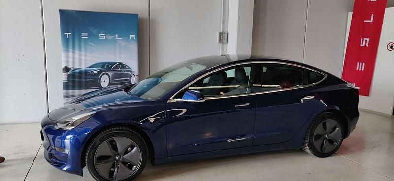 Blu/azzurro Usata 2019 Tesla Model 3 Tre volumi | 26.800 € (Buon prezzo) - Immagine 1/2
