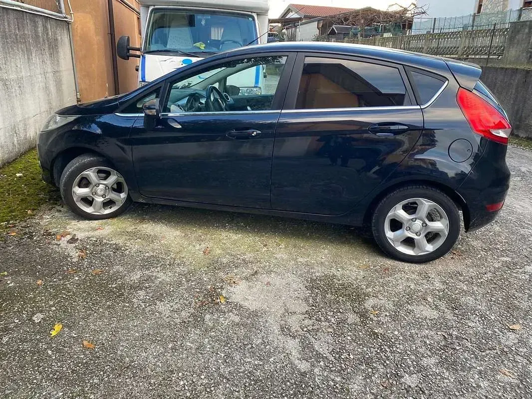 Usata Ford Fiesta Titanium 82 CV (60 kW) 2010 Nero Berlina