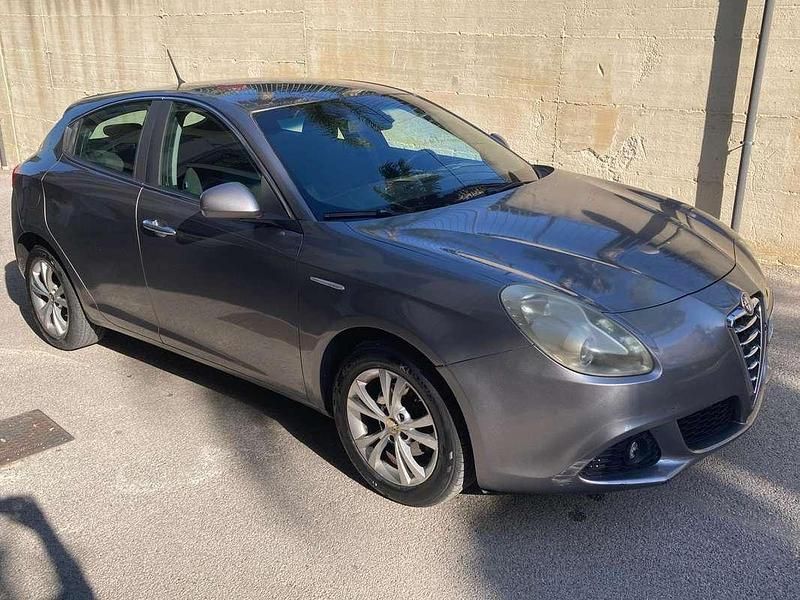 Grigio Usata 2012 Alfa Romeo Giulietta Distinctive Due volumi | 2000 € (Super prezzo) - Immagine 1/4