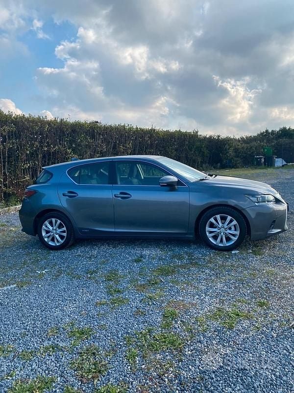 Usata Lexus CT200h 2014 Grigio Berlina