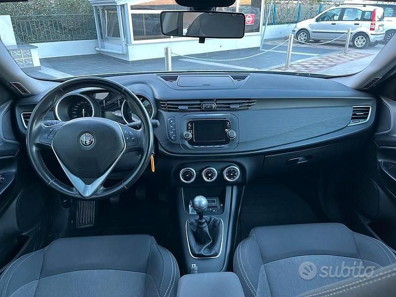 Usata Alfa Romeo Giulietta 120 CV (88 kW) 2017 Grigio Berlina