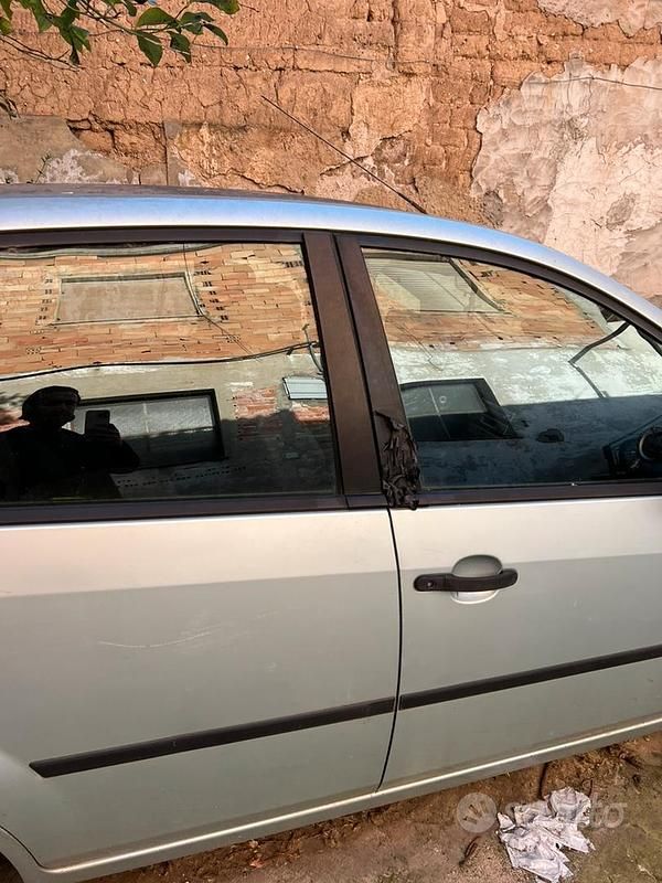 Usata Ford Fiesta 2004 Utilitaria