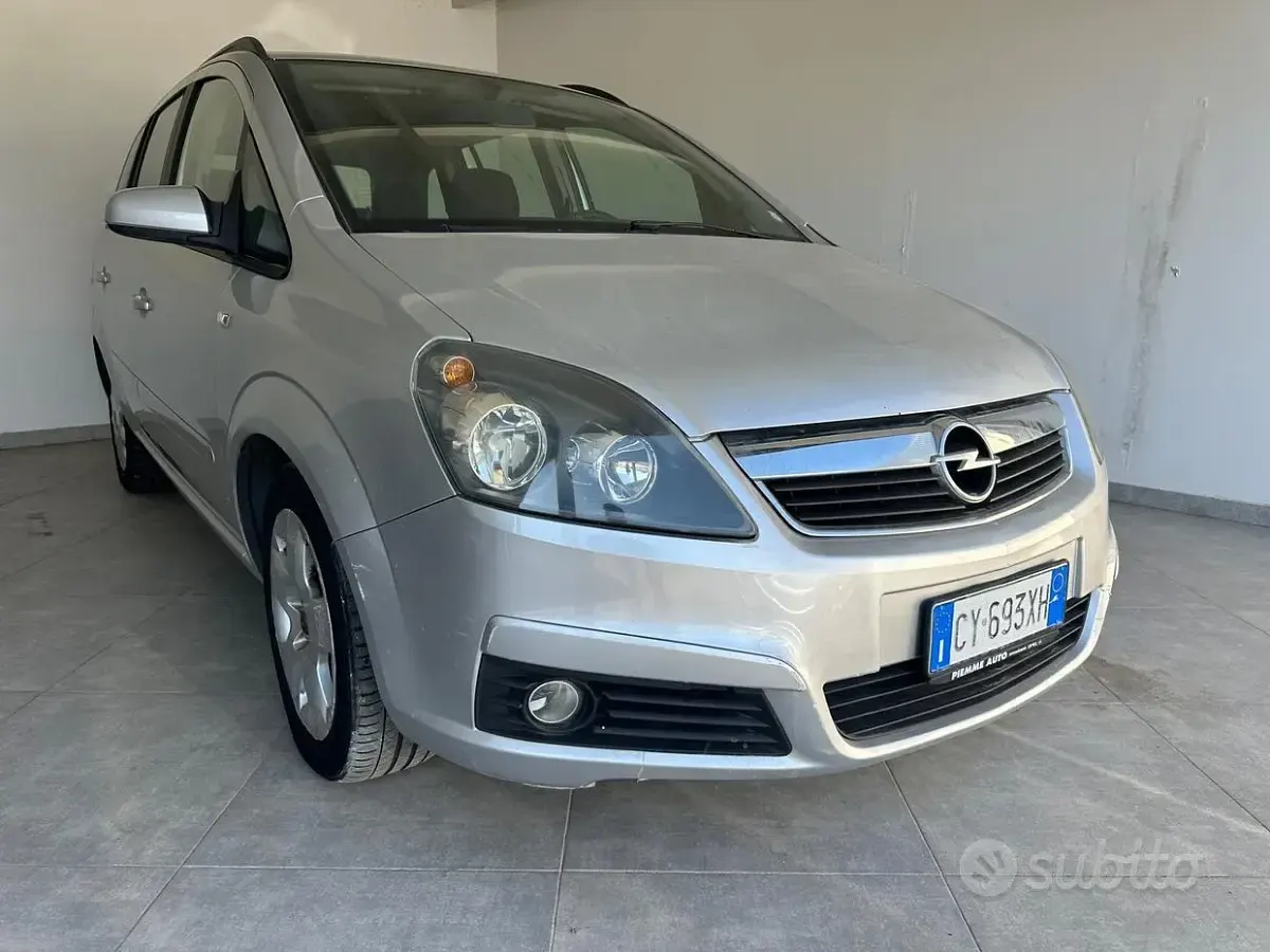 Usata Opel Zafira Cosmo 105 CV (77 kW) 2006 Monovolume