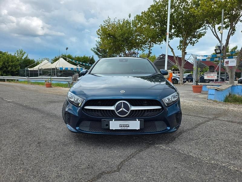 Usata Mercedes A180 Business 115 CV (84 kW) 2020 Blu Berlina