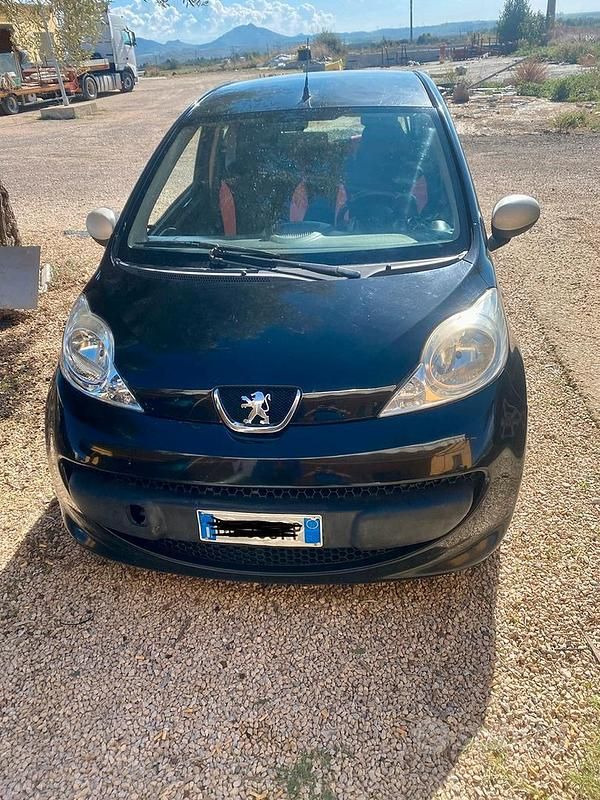 Nero Usata 2007 Peugeot 107 Due volumi | 3000 € (Buon prezzo) - Immagine 1/4