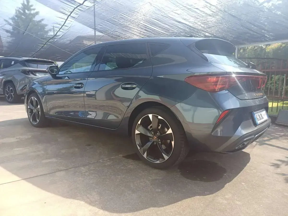 Usata Cupra Leon 150 CV (110 kW) 2025 Grigio metallizzato antracite Berlina