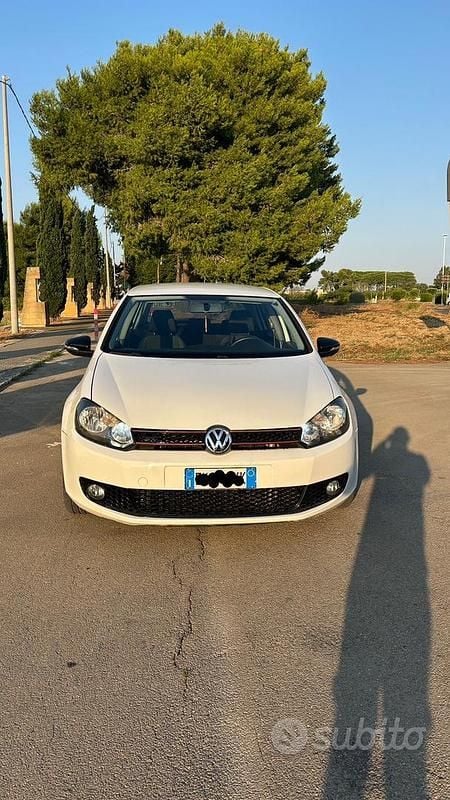 Usata VW Golf VI 105 CV (77 kW) 2011 Bianco Utilitaria