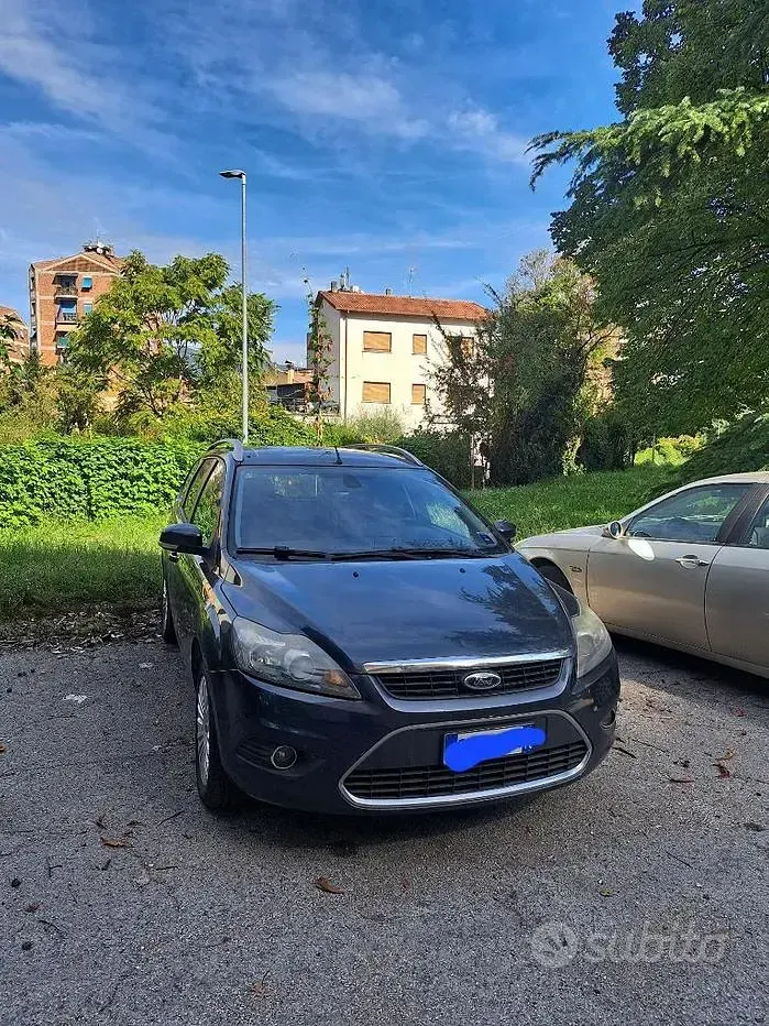 Usata Ford Focus Titanium 100 CV (73 kW) 2010 Grigio Station wagon