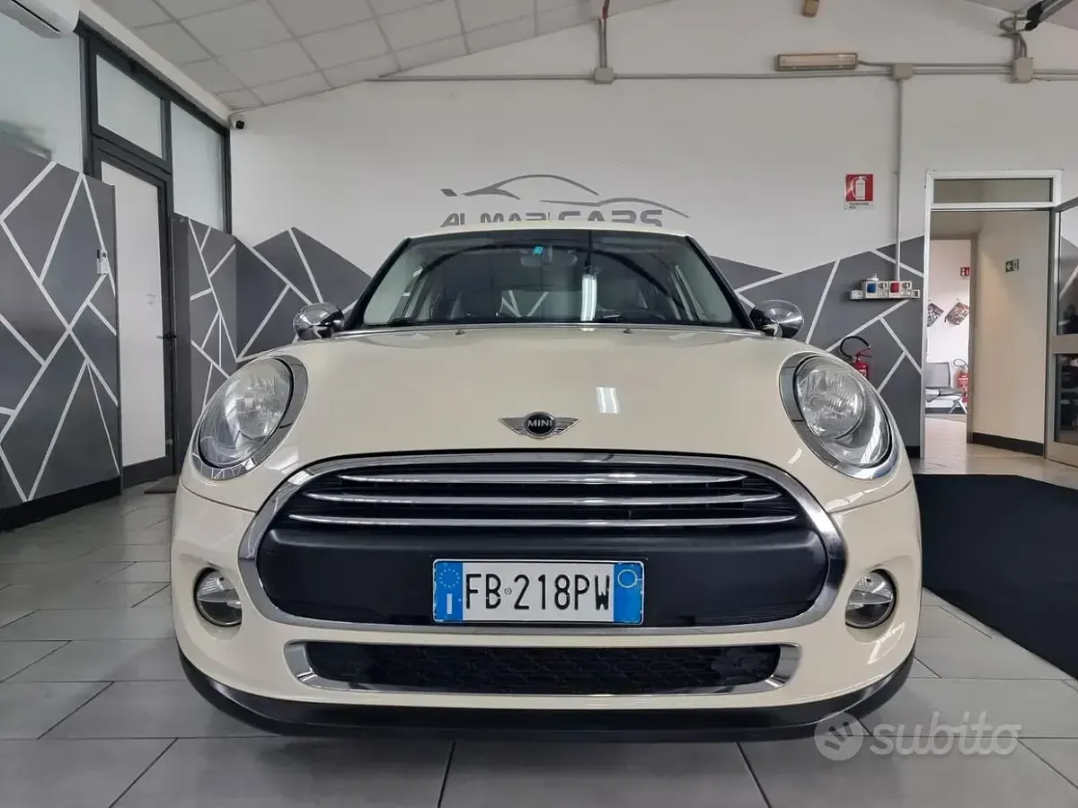 Usata Mini Cooper D Business 95 CV (69 kW) 2015 Beige Utilitaria