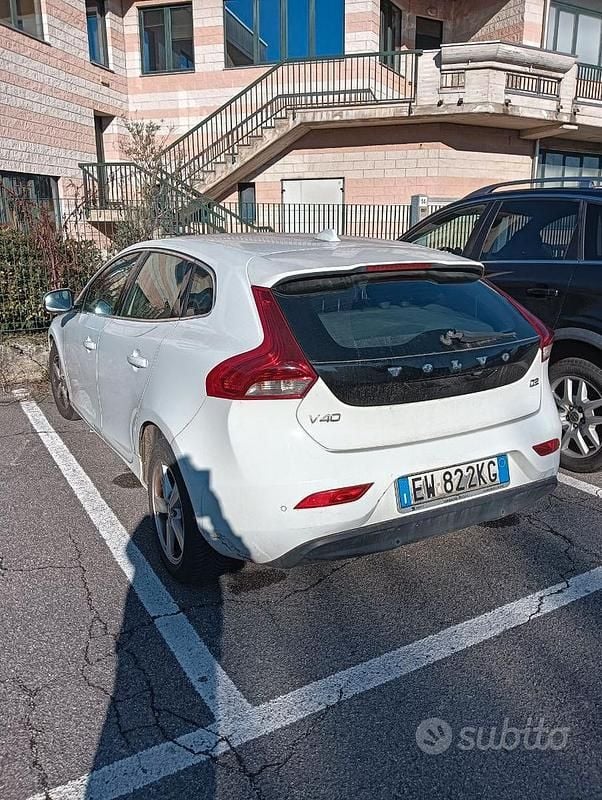Usata Volvo V40 2015 Bianco Berlina
