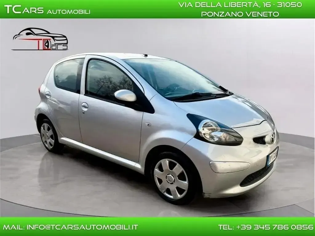 Usata Toyota Aygo 68 CV (50 kW) 2008 Argento Utilitaria