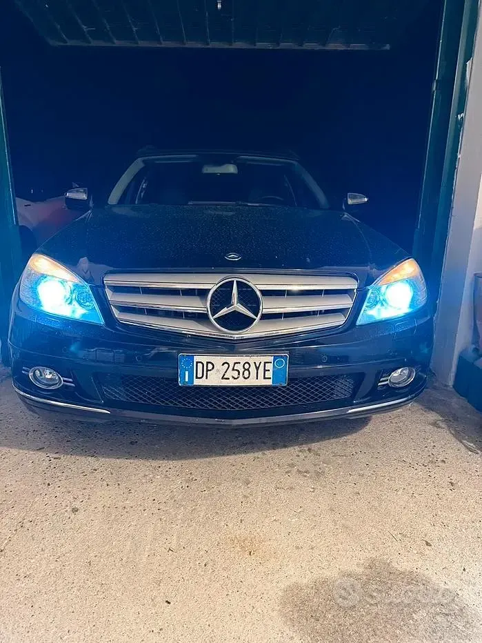 Usata Mercedes 320 224 CV (164 kW) 2008 Blu Berlina