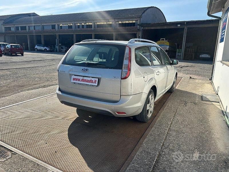 Usata Ford Focus 90 CV (66 kW) 2009 Grigio Station wagon