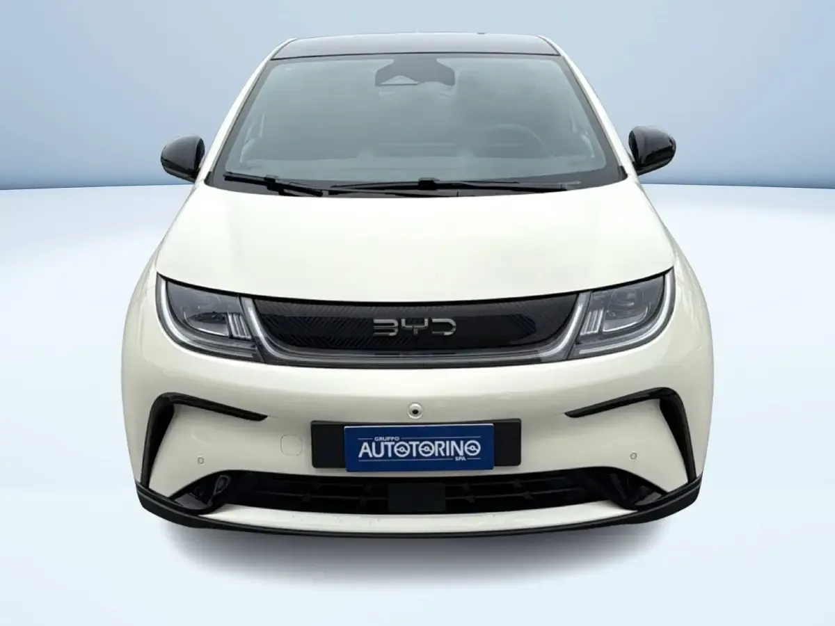 Nuova BYD Dolphin Design 150 kW (204 CV) 2026 Bianco pastello Utilitaria