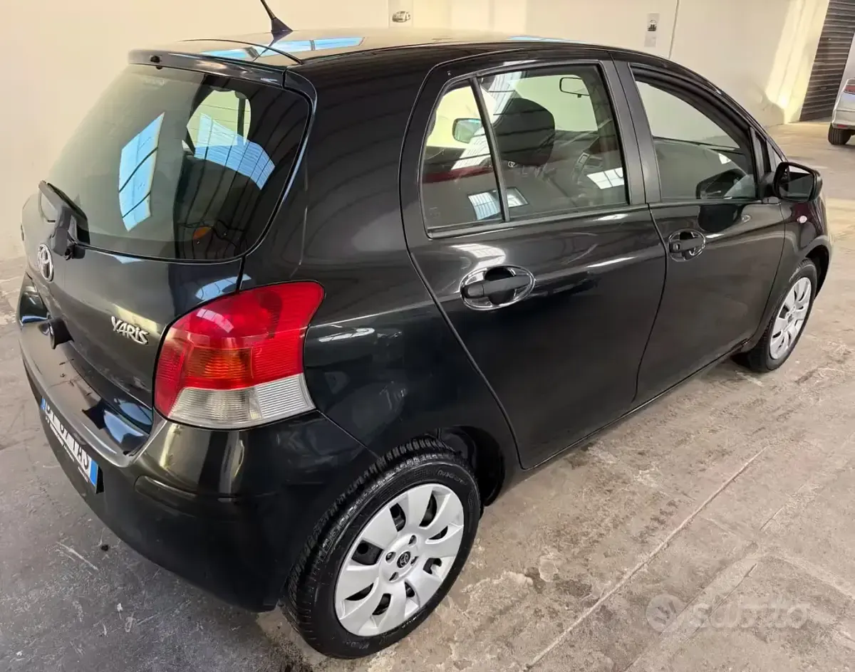 Usata Toyota Yaris 69 CV (50 kW) 2009 Nero Utilitaria