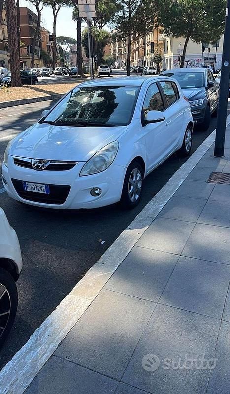 Usata Hyundai i20 Comfort 78 CV (57 kW) 2011 Bianco Utilitaria