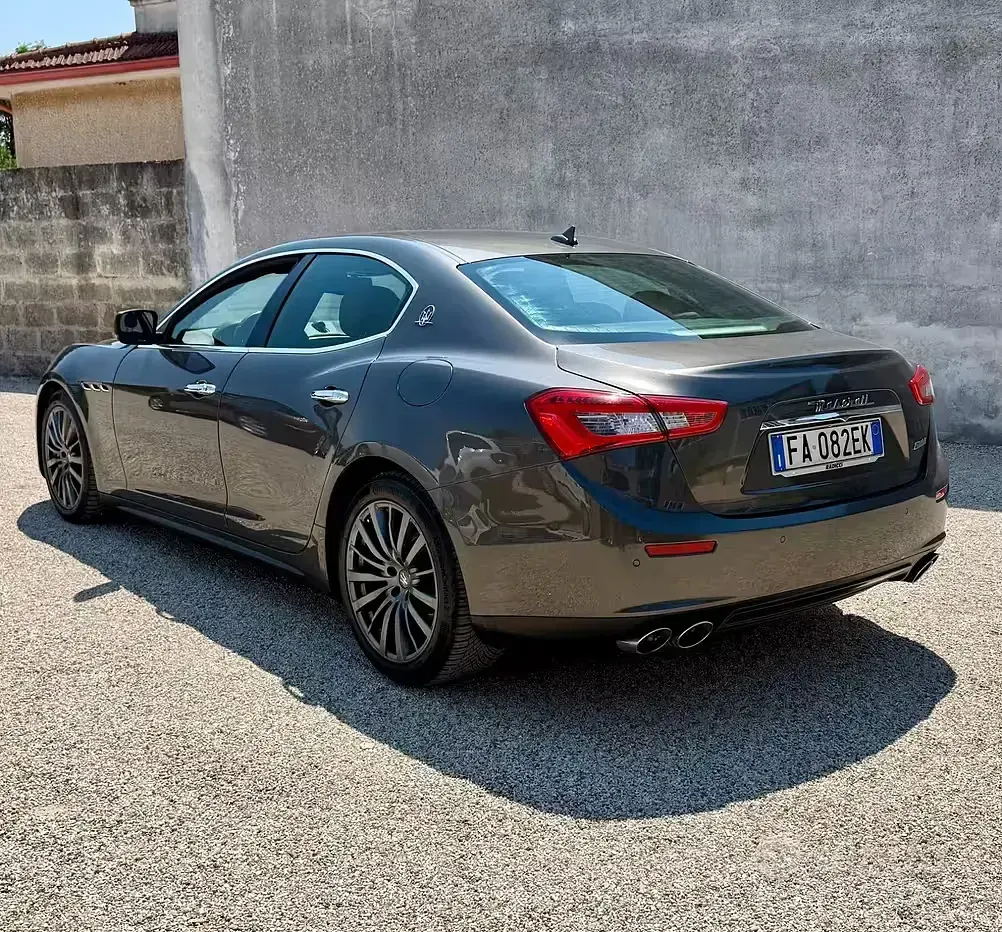 Usata Maserati Ghibli 250 CV (183 kW) 2015 Grigio Berlina