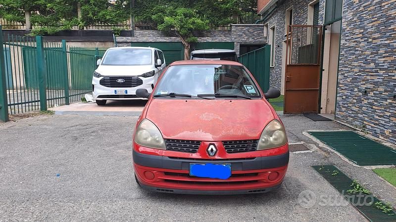 Rosso Usata 2005 Renault Clio II Utilitaria | 2000 € (Ottimo prezzo) - Immagine 1/3