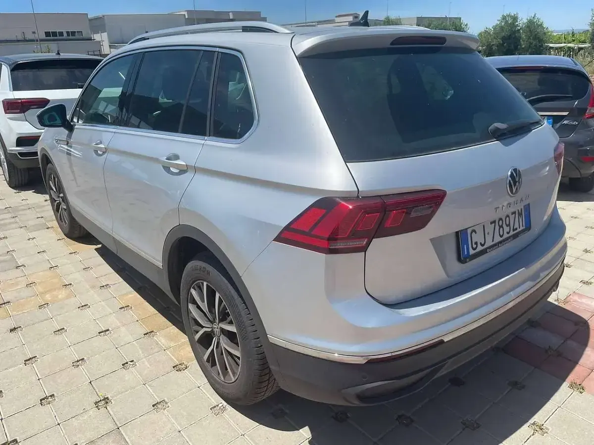Usata VW Tiguan Life 150 CV (110 kW) 2022 Argento SUV